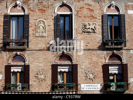 Venedig, Veneto, Italien; Detail der Fassade Stockfoto