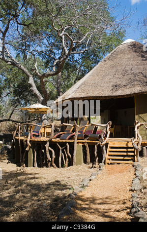 Malawi, Majete Wildlife Reserve.  Mkulumadzi Luxus Safari-Lodge am Rande des Flusses Shire. Stockfoto