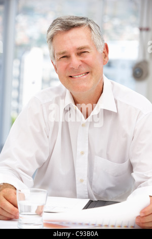 Erfolgreicher Geschäftsmann senior Stockfoto