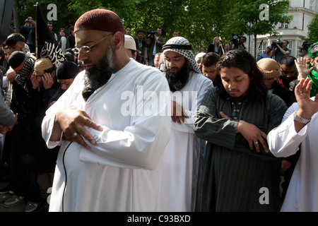 Mitglieder des jetzt verboten extremistischer, "Muslime gegen Kreuzzüge" demonstrieren in der amerikanischen Botschaft, London Stockfoto