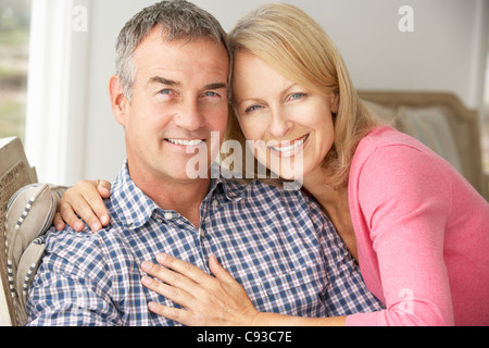 Paar Mitte Alter zu Hause Stockfoto