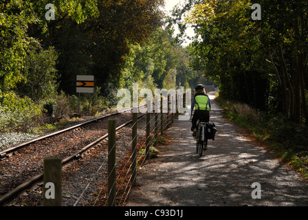 Stillgelegte/teilweise verwendet - restaurierten Bahnhof Radweg zwischen gebissen und Bad auf einen sehr angenehmen Tag im Spätsommer. Stockfoto