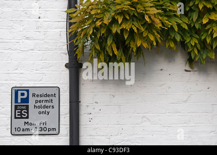 Parkplatz für Bewohner Inhaber erlauben nur Zeichen in Mortlake, Südwesten von London, england Stockfoto