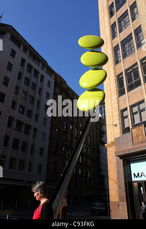 Das Protoplasma Skulptur von Phil Price auf Lambton Quay, Wellingtons beliebte Einkaufsviertel in Wellington, Neuseeland Stockfoto