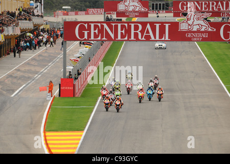 Absturz beim Turn 1 beim Valencia Moto GP mit 46 Valentino Rossi, Nicky Hayden 69, Randy De Puniet 14, Alvaro Bautista 19 Stockfoto