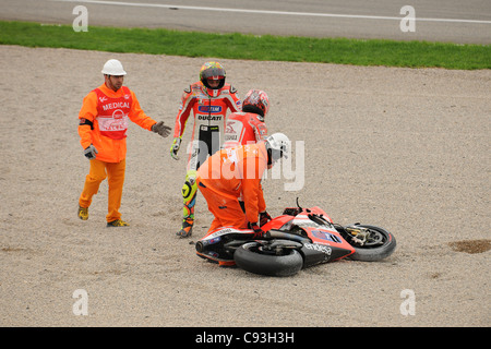 Absturz beim Turn 1 beim Valencia Moto GP mit 46 Valentino Rossi, Nicky Hayden 69, Randy De Puniet 14, Alvaro Bautista 19 Stockfoto