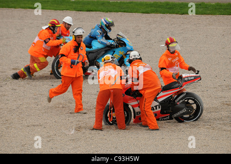 Absturz beim Turn 1 beim Valencia Moto GP mit 46 Valentino Rossi, Nicky Hayden 69, Randy De Puniet 14, Alvaro Bautista 19 Stockfoto