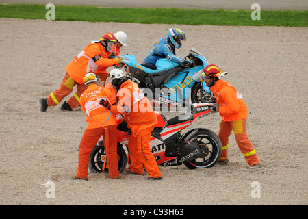 Absturz beim Turn 1 beim Valencia Moto GP mit 46 Valentino Rossi, Nicky Hayden 69, Randy De Puniet 14, Alvaro Bautista 19 Stockfoto