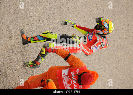 Absturz beim Turn 1 beim Valencia Moto GP mit 46 Valentino Rossi, Nicky Hayden 69, Randy De Puniet 14, Alvaro Bautista 19 Stockfoto