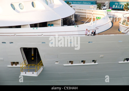 Passagiere auf Cruiser Schiff Liner "Independence of the Seas" größte Kreuzfahrtschiff der Welt Stockfoto