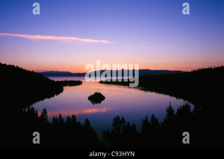 Emerald Bay in der Morgendämmerung; Lake Tahoe, Kalifornien. Stockfoto