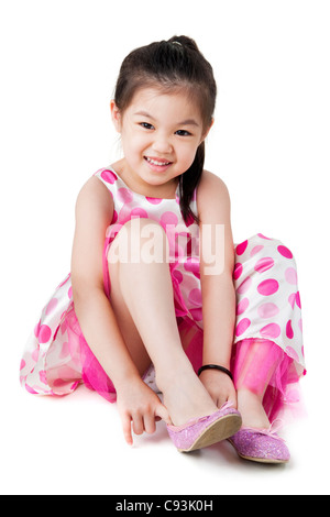 Kleines Mädchen auf ihrem Schuh Stockfoto