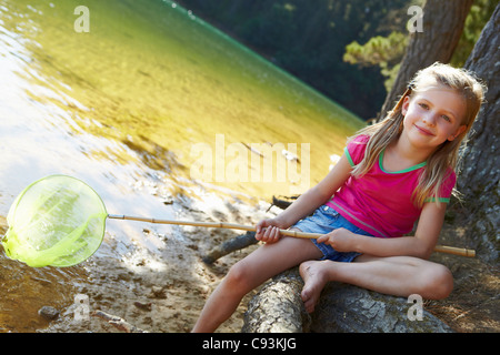 Junges Mädchen mit Fischernetz Stockfoto