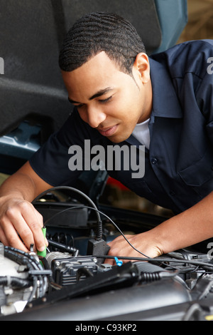 Mechaniker bei der Arbeit Stockfoto