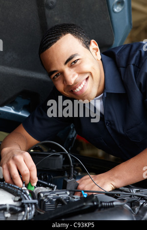 Mechaniker bei der Arbeit Stockfoto