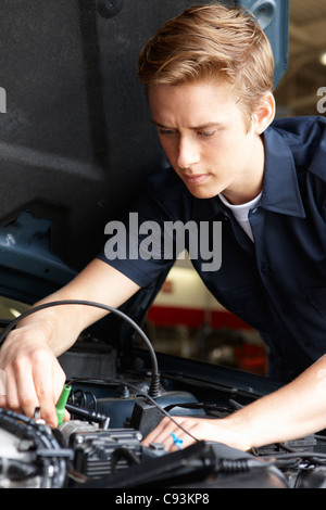 Mechaniker bei der Arbeit Stockfoto