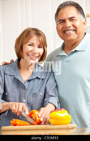 Älteres Paar, Kochen Stockfoto