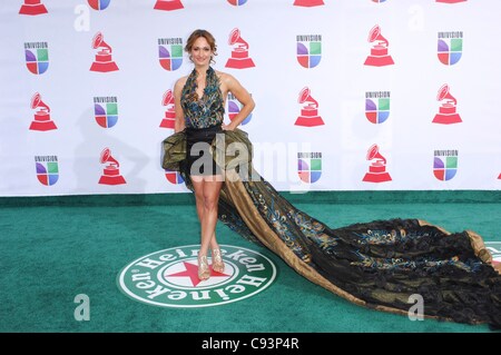 D'Manti bei der Ankunft für 12. Annual Latin GRAMMY Awards - Ankünfte, Mandalay Bay Events Center, Las Vegas, NV 10. November 2011. Foto von: Elizabeth Goodenough/Everett Collection Stockfoto