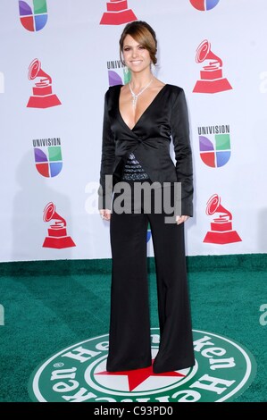 Lucero im Ankunftsbereich für 12. Annual Latin GRAMMY Awards - Ankünfte, Mandalay Bay Events Center, Las Vegas, NV 10. November 2011. Foto von: Elizabeth Goodenough/Everett Collection Stockfoto