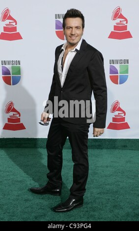 bei der Ankunft für 12. Annual Latin GRAMMY Awards - Ankünfte, Mandalay Bay Events Center, Las Vegas, NV 10. November 2011. Foto von: James Atoa/Everett Collection Stockfoto