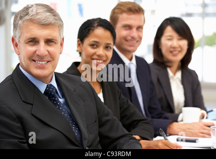 Geschäftsleute im Büro Stockfoto