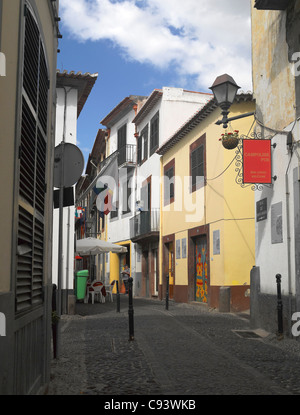 Gassen mit Blick auf die Straße Rua De Santa Marria in der Altstadt Funchal Madeira Portugal EU Europa Stockfoto