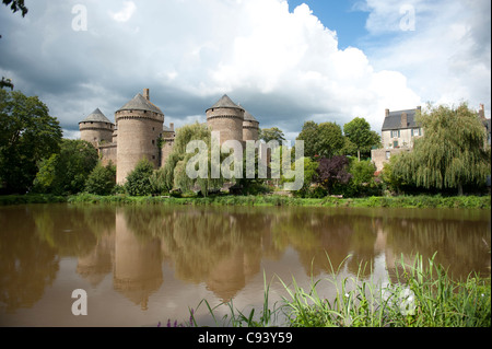 15. Jahrhundert Schloss von Lassay-les-Châteaux, eine petite Cité de caractère de Mayenne, Pays de la Loire, Frankreich Stockfoto