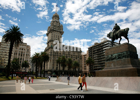 Plaza Independencia, dem Hauptplatz in der Altstadt, Montevideo, Uruguay. Stockfoto