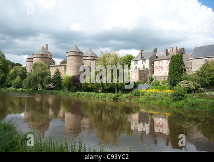 Lassay von Lassay-les-Châteaux, eine petite Cité de caractère in der Mayenne Abt. des Pays de la Loire in Frankreich Stockfoto