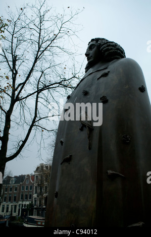 Statue von Spinoza in Amsterdam Stockfoto