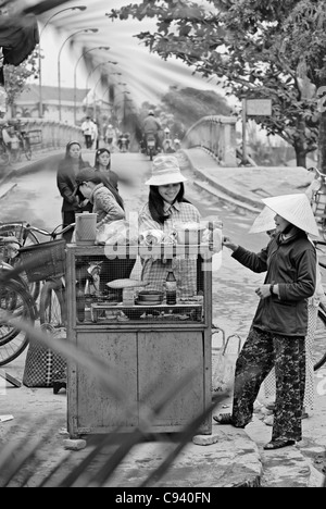 Asien, Vietnam, Hoi An. Hoi eine alte Viertel nr. Zentralmarkt. Straßenhändler verkaufen Snacks. Stockfoto