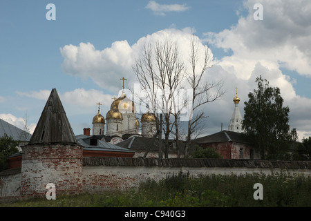 Luzhetsky Kloster 1408 von Saint Ferapont in Mozhaysk, Russland gegründet. Stockfoto