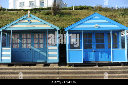 Zwei blaue Strandhütten in Southwold, Suffolk Stockfoto