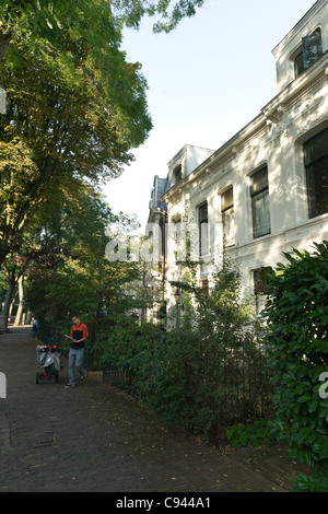 Postbote in Rotterdam Stockfoto
