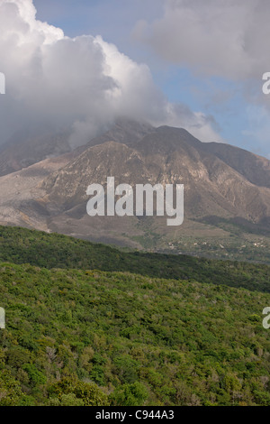 Rauchen Soufriere Hills Vulkan gesehen von Volcano Observatory, Montserrat Stockfoto