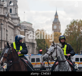 Metropolitan berittene Polizisten im Einsatz in London Stockfoto