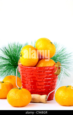 Mandarin-Orangen auf einem weißen Hintergrund Stockfoto