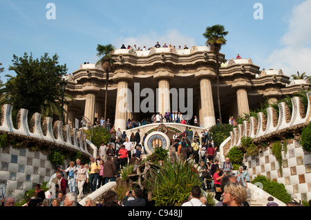 Blick in Richtung des Raumes von hundert Spalten, Park Güell, Barcelona, Spanien Stockfoto