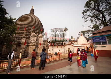 Indien, Assam, Guwahati, Kamakhya Tempel, Pilger vor der Shikara Stockfoto