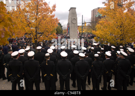 London Ontario, Kanada - 11. November 2011.  Volkstrauertag Zeremonien am Ehrenmal im Victoria Park in London Ontario Kanada. Stockfoto