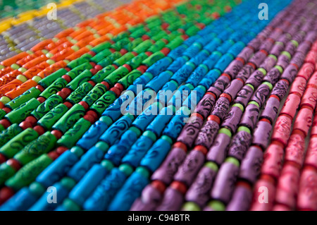 Bunte Perlen Halsketten auf Markt, Varadero, Kuba Stockfoto