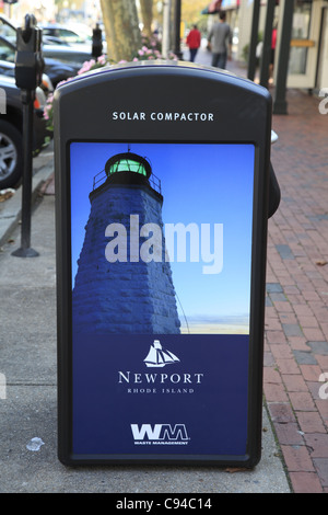 Solar angetriebene Müllpresse, Dose, Thames Street, Newport, Rhode Island, New England, USA Stockfoto