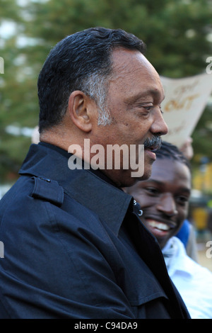 Der Reverend Jesse Jackson gibt Worte der Ermutigung zu besetzen Atlanta Demonstranten in Woodruff Park. Stockfoto