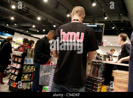 HMV-Personal im HMV speichern London UK Stockfoto