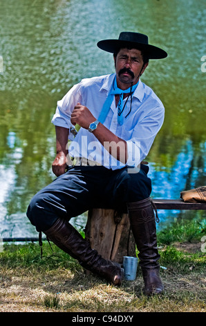 Ein unbekannter Mann beteiligt sich das jährliche Festival "Patria Gaucha" in Tacuarembo, Uruguay. Stockfoto