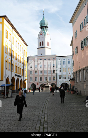 Heilig-Geist-Straße, St. Nikolaus Kirche Kirchturm Glockenturm, Rosenheim-Oberbayern-Deutschland Stockfoto