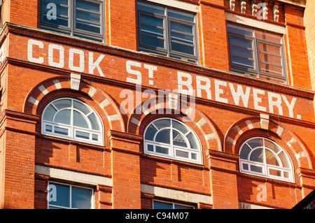 Cook Street Brauereigebäude. WA Deighton, 1896 Threlfall Brauerei. Klasse 2 aufgeführt. Jetzt die Deva Centre, Manchester, England, UK Stockfoto