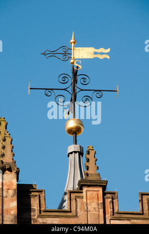 Wetterfahne auf der Heilige Dreifaltigkeitskirche, Chapel Street, Salford, Manchester, England, UK.  Älteste Kirche in Salford, c1752. Stockfoto