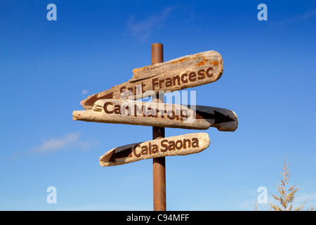 Formentera Verkehrszeichen Holz können Marroig Cala Saona San Francesc Stockfoto