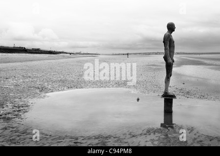 Antony Gormley ein weiterer Ort, Waterloo Beach, Crosby, Merseyside, Großbritannien Stockfoto